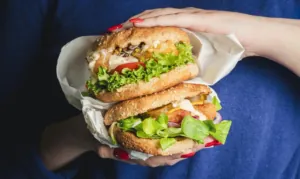 Pyszne burgery rybne z warzywami 