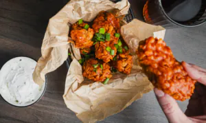 hot wings buffalo na wynos skrzydełka w panierce w sosie Buffalo