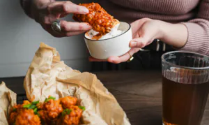 hot wings buffalo z sosem jak serwować hot wings buffalo z sosem na wynos